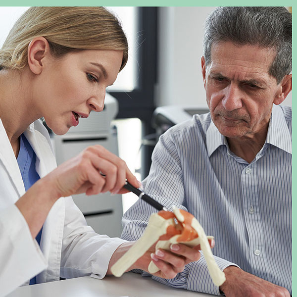 دکتر برای درمان پوکی استخون