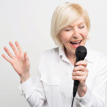 آواز خواندن در پیری